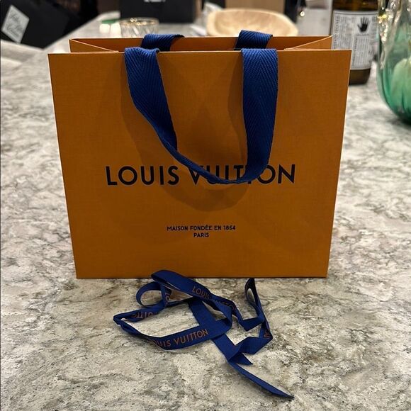 👜 Louis Vuitton Gift Bag with Ribbon - Approx. 9” x 7” x 4.5” - Picture 1 of 3